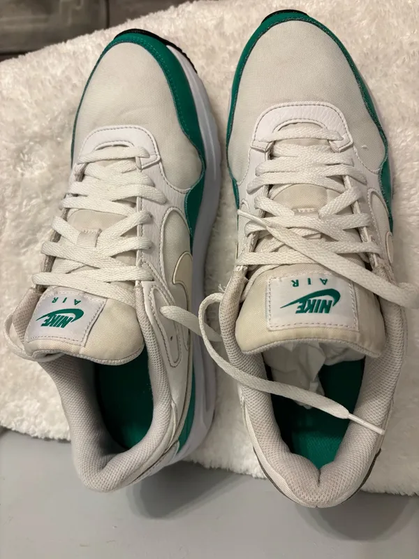 Green and white Nike Sz. 12 athletic or casual running shoes - Image 9