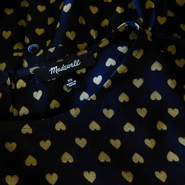 MADEWELL Silk Black Gold Heart Flip Button Back Tiered Top Blouse X-Small - Image 12