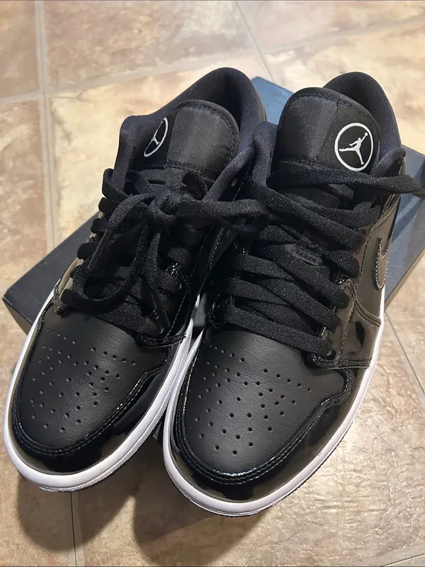 Nike Black and White Low-Top Athletic Sneakers - Image 3