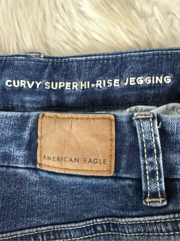 American Eagle Dream Jean Curvy Super Hi-Rise Jegging Size 4 Short Distressed - Image 4