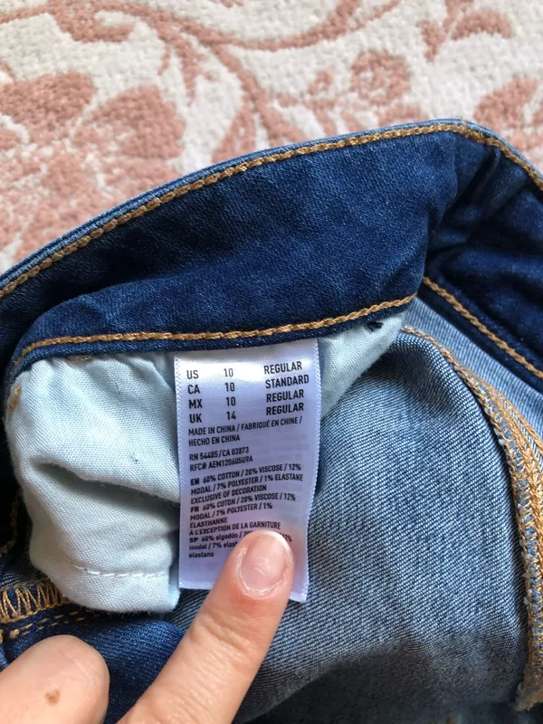 American Eagle dark wash skinny jeans in a US 10. Cotton, viscose & polyester blend. #skinny #denim - Image 3