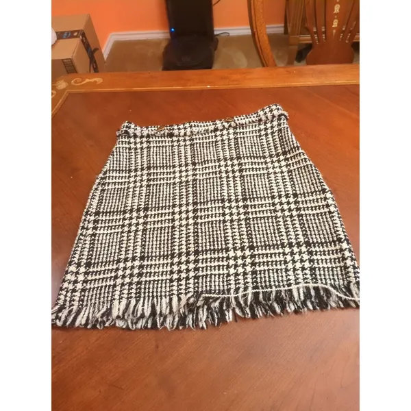 Zara Woman Tweed Mini Skirt S Plaid Houndstooth Black White Size S - Image 4