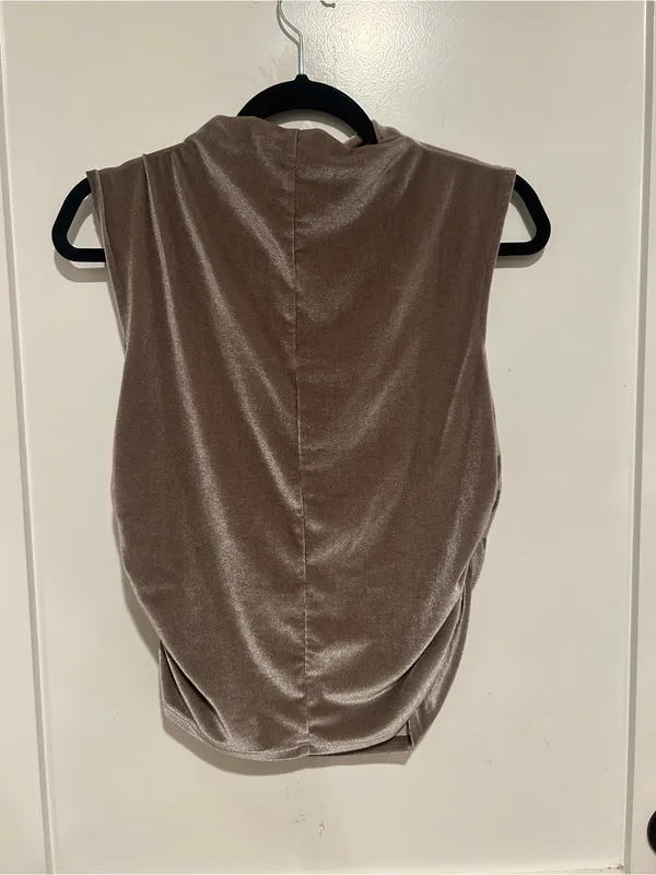 A New Day Sleeveless Velvet Mock Neck Top in Taupe size medium - Image 2