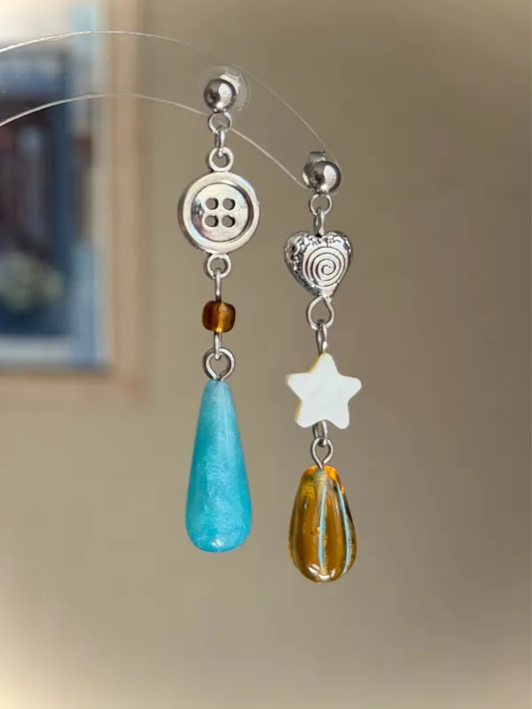 Handmade y2k funky fairy assymmetric dangle earrings🌟🧡 - Image 2