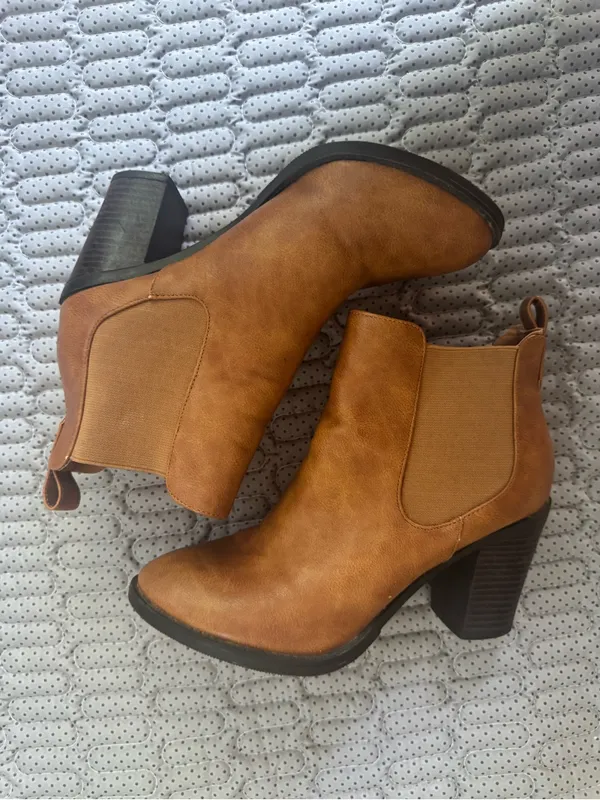 Women’s Chelsea Ankle Booties in Cognac Tan Leather - Image 4