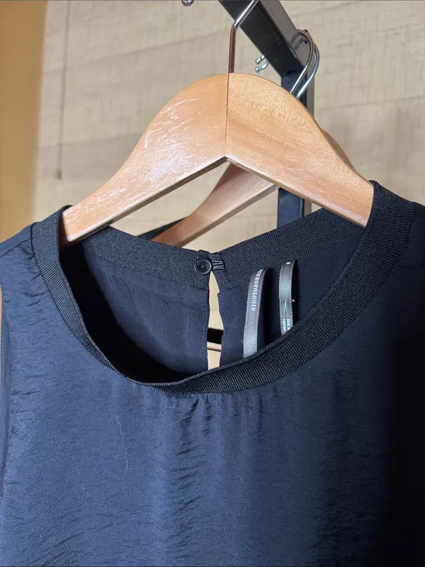 NWT By Anthropologie Shimmer Bubble Hem Top Black Medium - Image 8