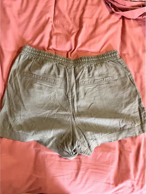 H&M Green Loose Shorts - Image 3