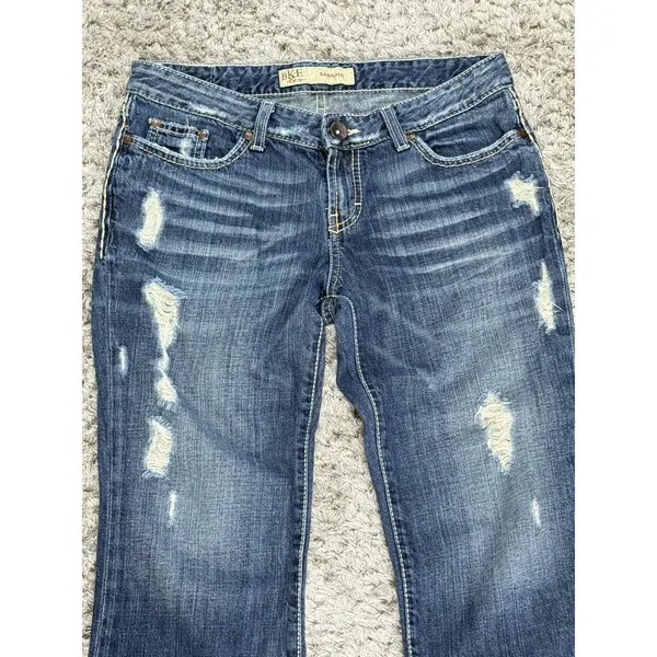 Buckle Women's BKE Sabrina Capri Destructed Dark Low Rise Blue Jeans Cropped Size 29 - Image 2