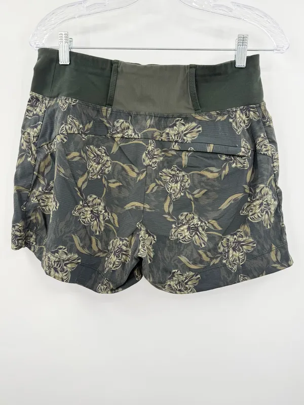 Athleta Women's Trekkie North Printed Shorts Terra Firma Olive Green‎ Size 6 - Image 3