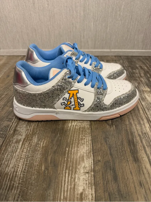 NWOB Women’s White Sneakers with Silver Glitter & Blue Laces Size 9 - Image 10