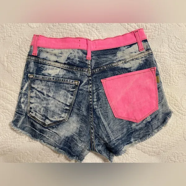 Vibrant m.i.u. Shorts. Pink waistband stretch. Size L - Image 2