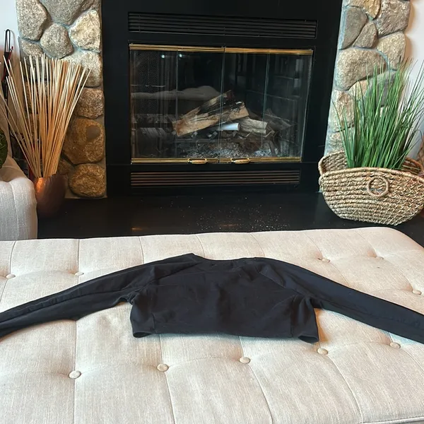 Gymshark Long Sleeve Spellout Logo Cropped Top Size Small - Image 7