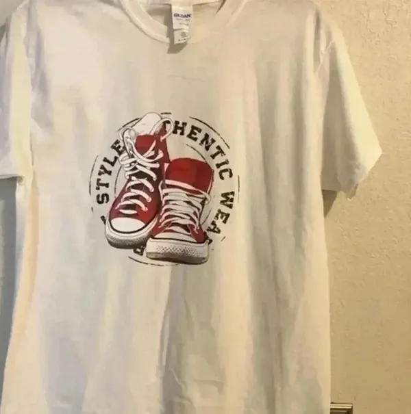 Gildan T shirt M with graphic print - Image 10
