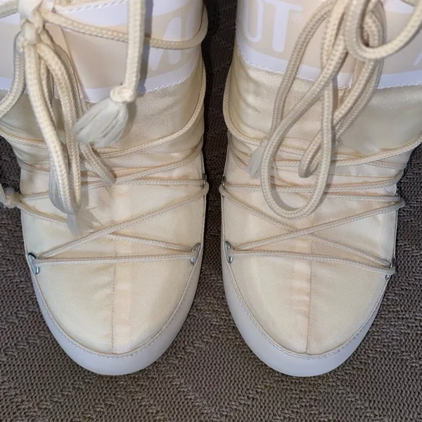 Moon boots Size 7 - Image 8