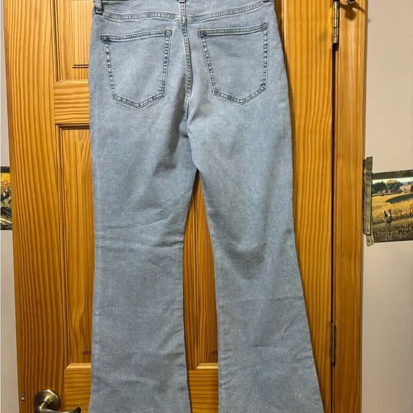 Gap Light Blue Distressed Women's Jeans - Image 3