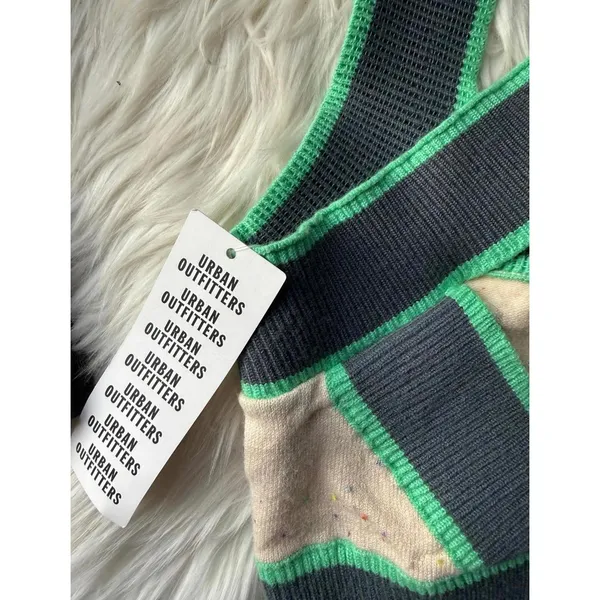 NWT Urban Outfitters Women's Knit Crop Top with Wide Straps Size Medium - Image 4