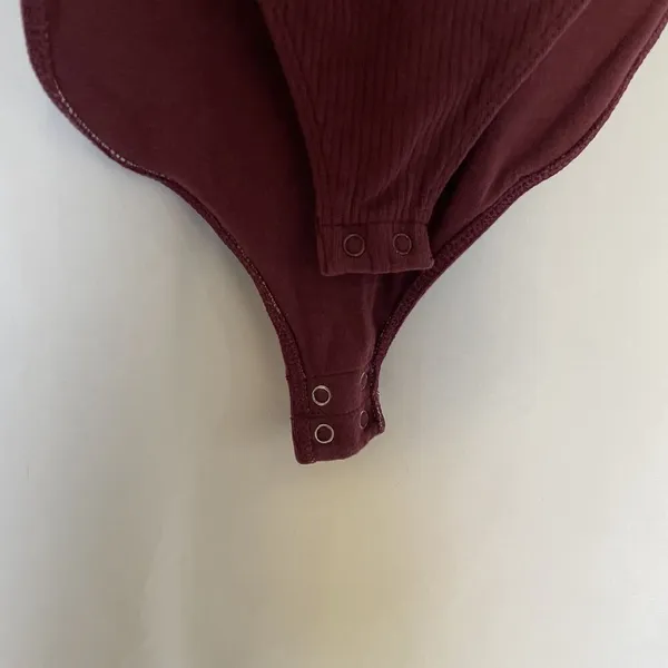 Old‎ Navy Womens Ribbed Burgundy Bodysuit Spaghetti Straps Snap Closure Medium - Image 3