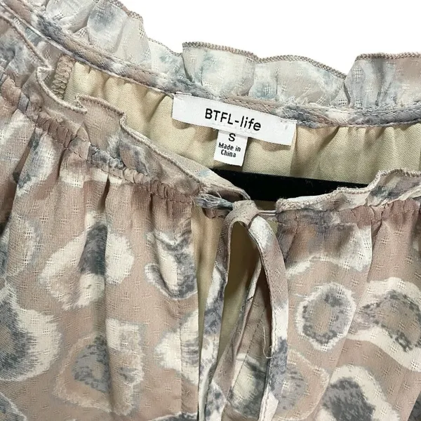 BTFL-life Blouse Womens Small Beige‎ Animal Print Ruffle Keyhole Boho Career - Image 3