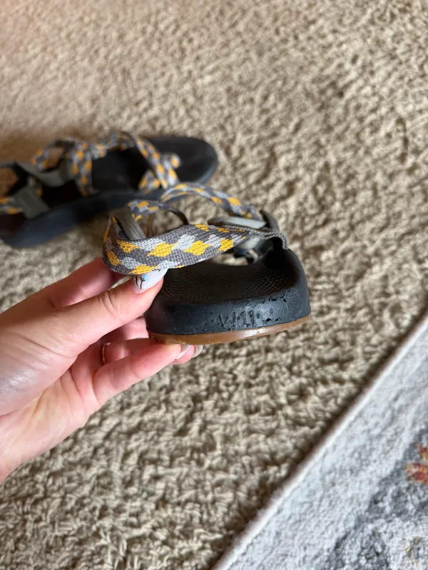 Chacos Sandals Women’s 11 yellow and gray design - Image 3