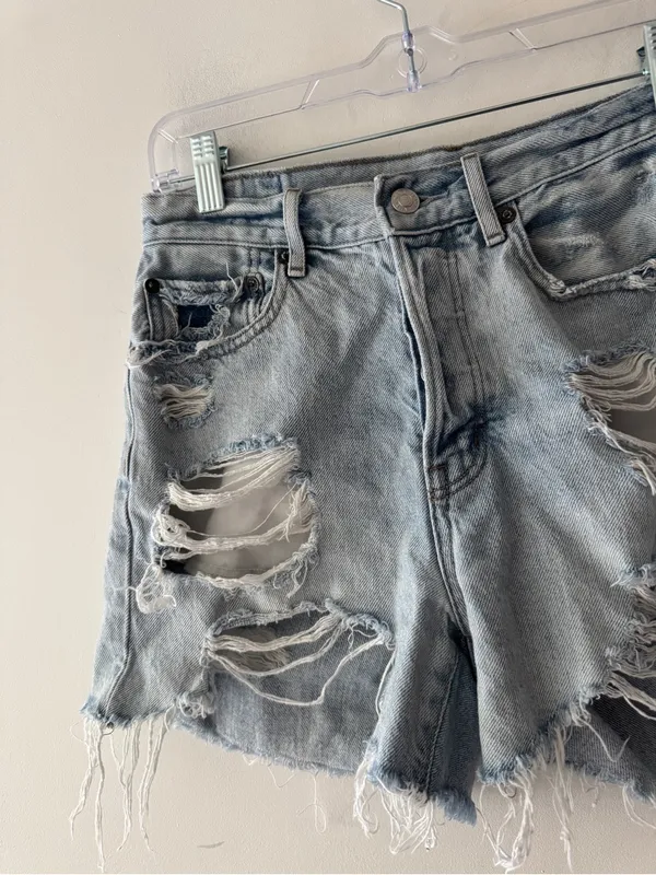 American Eagle 90’s Boyfriend Shorts Distressed Style - Image 2