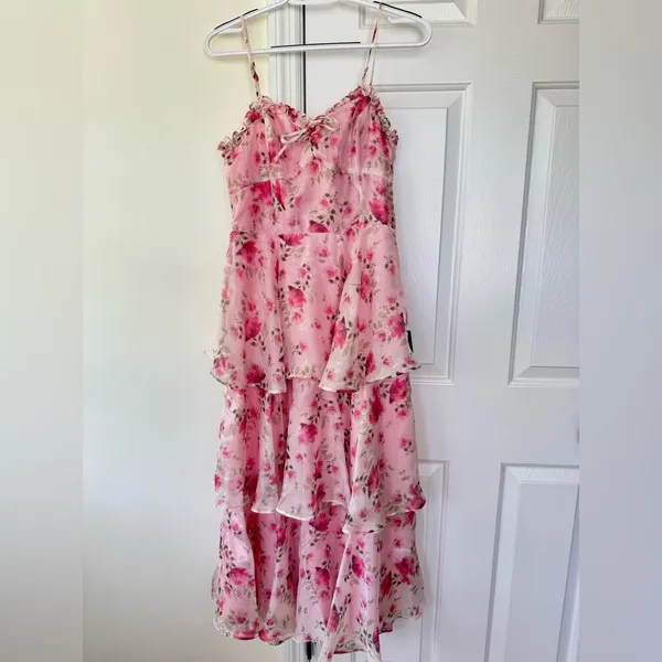 Lulus Immaculate Cutie Light Pink Floral Sleeveless Tiered Midi Dress NWT size M - Image 2