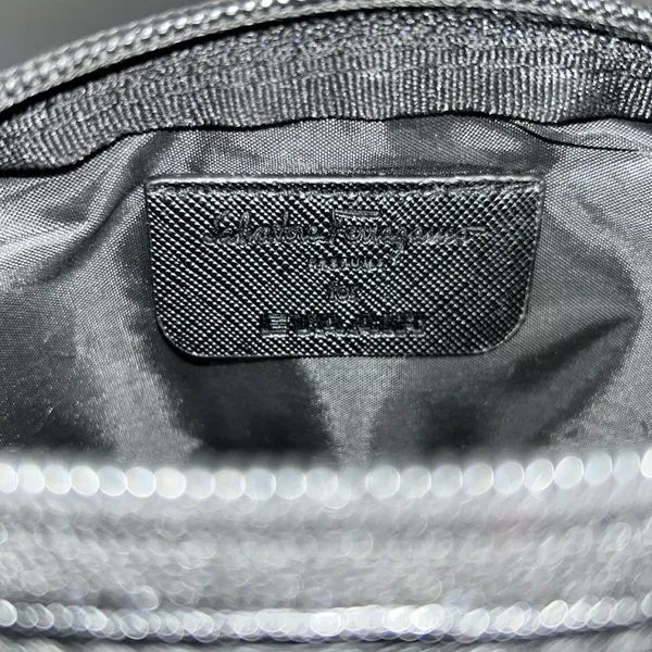 Salvatore Ferragamo Parfums cosmetic case - Image 4