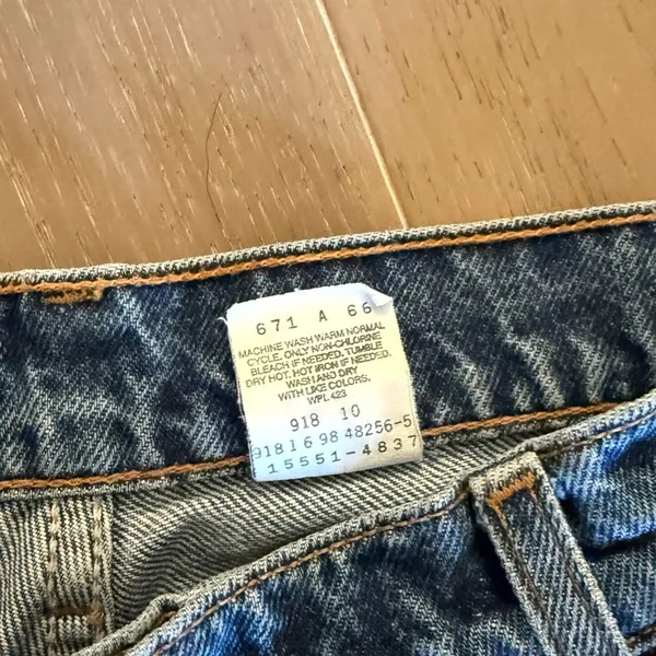 1998 vintage 550 Levi Classic Blue Denim Jeans - Image 4