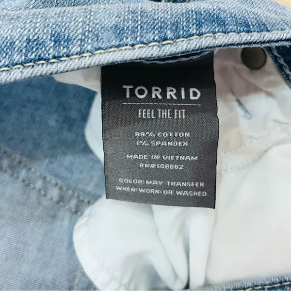 Torrid denim shorts raw hem size 18 - Image 4