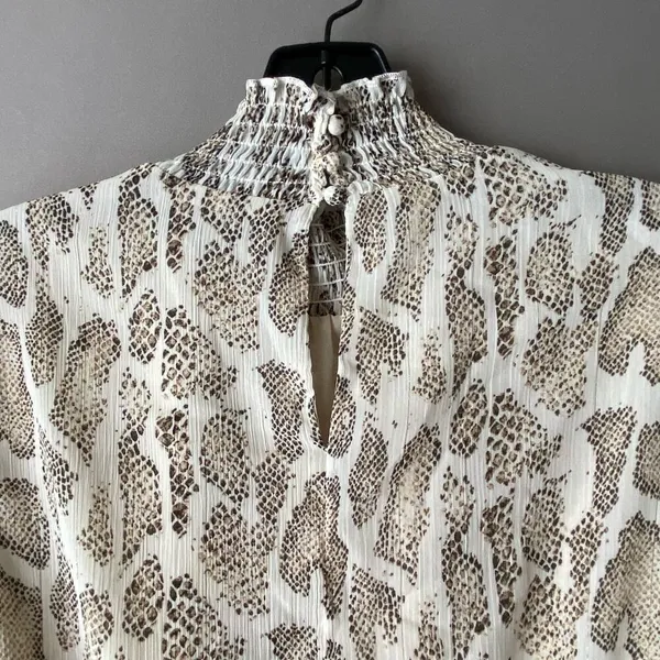 Lucy Paris‎ Snakeskin MobWife Office Siren Smocked Peplum Blouse S Cream - Image 8