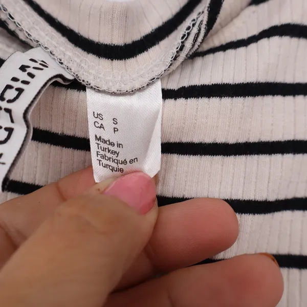 H&M T-Shirt Womens S Divided Basic Cream Black Striped Ribbed Crop Top Excellent - Image 2