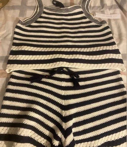 House of Harlow 1960 knit short set Medium New - Image 2