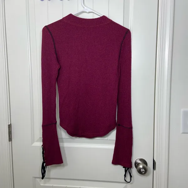 EUC Free People women’s wine mountaineer cuff thermal laced flare‎ top small - Image 6