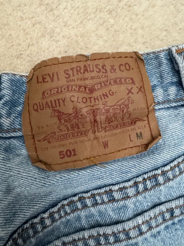 Vintage 1994 light wash 501 Levi’s shorts - Image 5