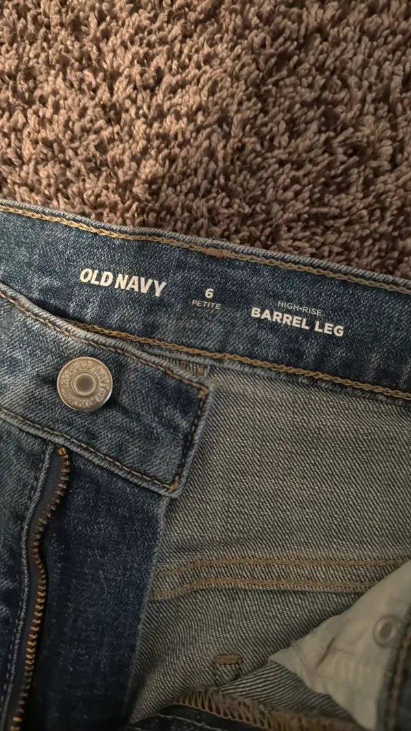 Old Navy Barrel Jeans - Image 5