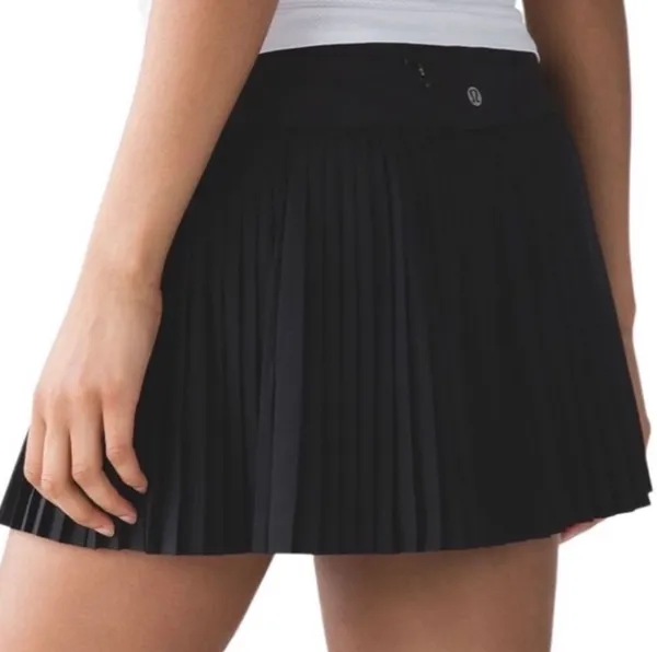 Lululemon Pleat To Street Skirt II Black Size 8 - Image 3