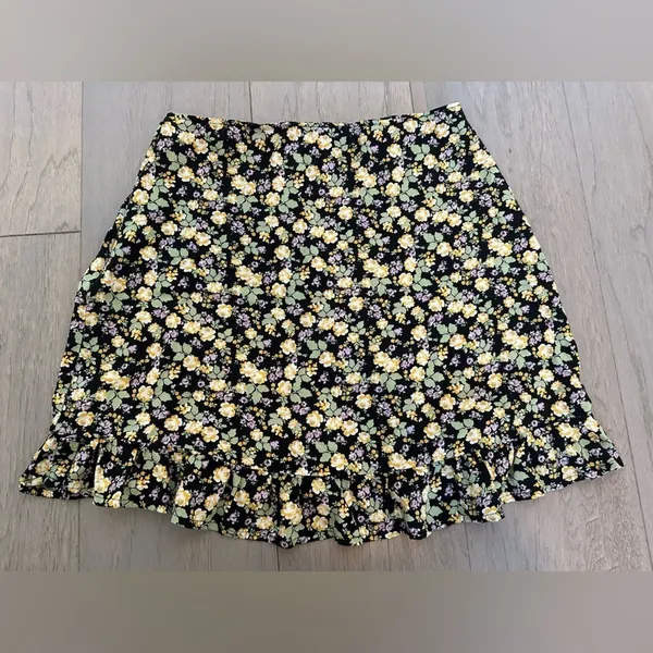 SO Good For Life Floral Mini Skirt Black Purple Green Yellow Medium - Image 2
