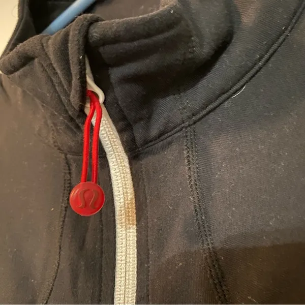 Lululemon Activewear Zipper Top Size 2 - Image 3