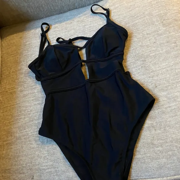 Cupshe Women's One Piece Swimsuit Scoop Neck Adjustable Straps Cutout Back Self Tie Bathing Suit - Image 7