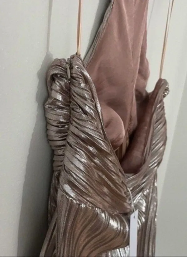 Anthropologie shimmer V Neck Tank Size Large - Image 9