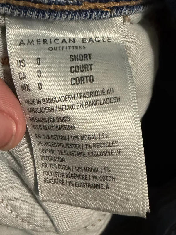 American Eagle Outfitters White Denim Label Detail - Image 3