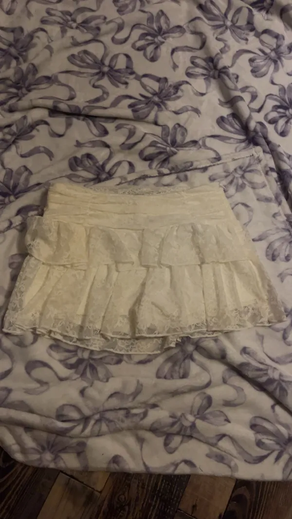 Amazon White lace skirt - Image 3