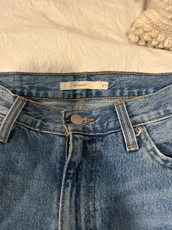 94 Baggy Levi’s Jeans Women’s - Image 2