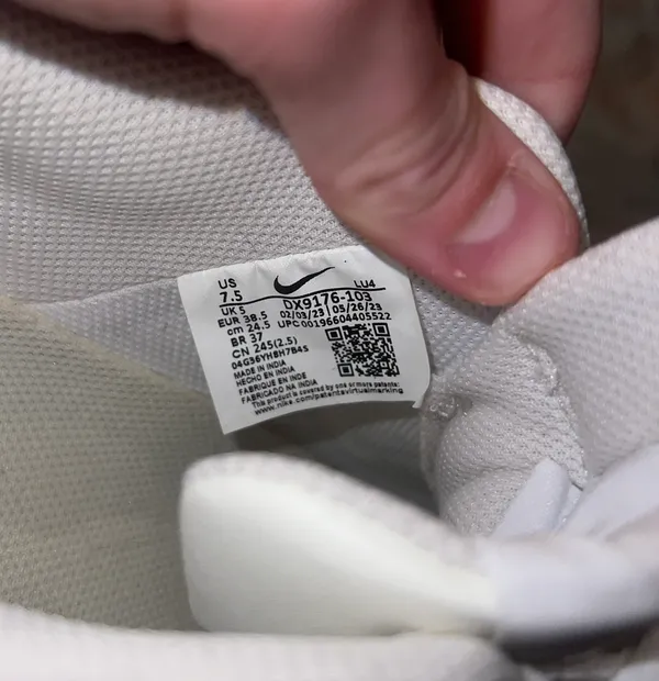 Nike Sneakers - Image 5