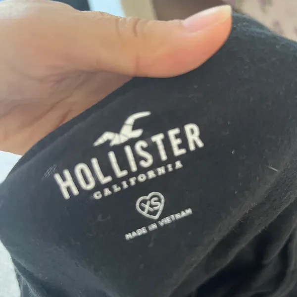 Hollister Black Basic Long Sleeve Crop Top - Image 5