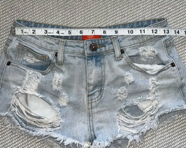 Fray Hem Light Wash Denim Distressed Ripped Cut Off Jean Shorts Sz S Sihnderella - Image 4
