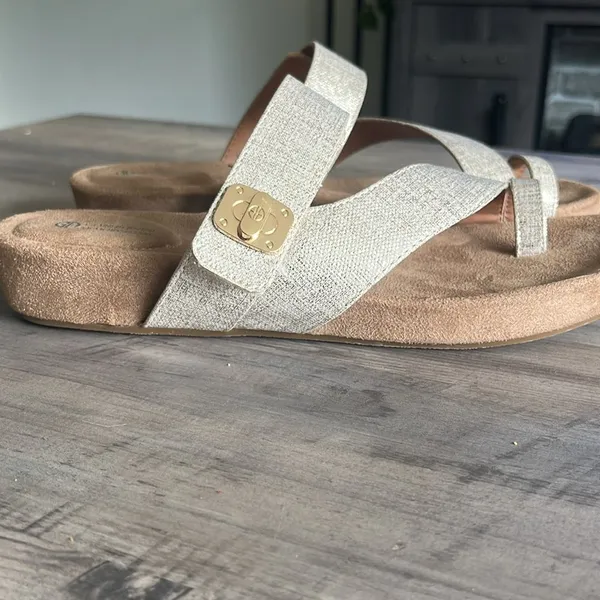Giani Bernini Memory Foam Rilley Gold Detail Strap Sandal Size 9 - Image 8