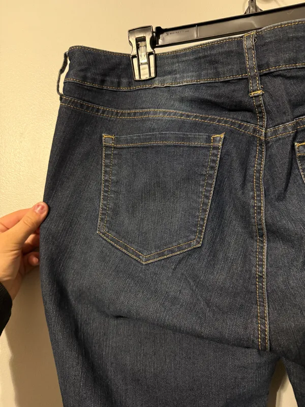 Torrid Women’s Dark Wash Skinny Jeans Size 14S - Image 4