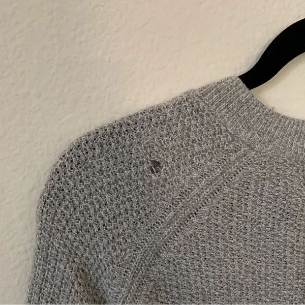 Old Navy Light Grey Knit Sweater Size Small Hole - Image 7