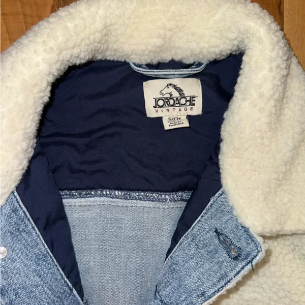 Jordache vintage Sherpa detail Denim Jacket women size small,‎ spring, fall - Image 3