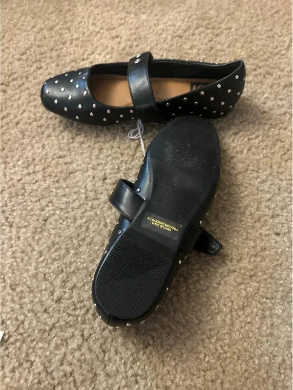 C357 woman size 6 flats cute studs Black - Image 4